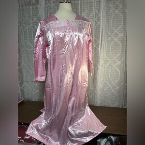 Sold MoonDance 3X Pink Satin Nightgown Lace Trim embroidered flowers 50”L soft l